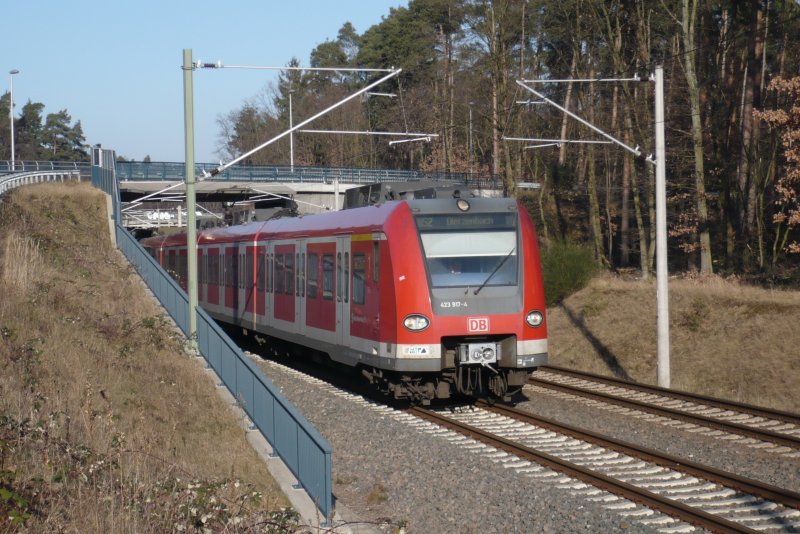 S-Bahn Rhein-Main: 423 917/417 als S-Bahn-Linie S2 Niedernhausen-Dietzenbach kurz vor der einfahrt in Heusenstamm.
(03.01.2009)