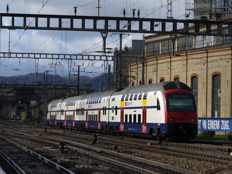 S - Bahn Zrich .. Typ RABe 514 bei der Ausfahrt aus dem Bahnhof Winterthur am 02.03.2007