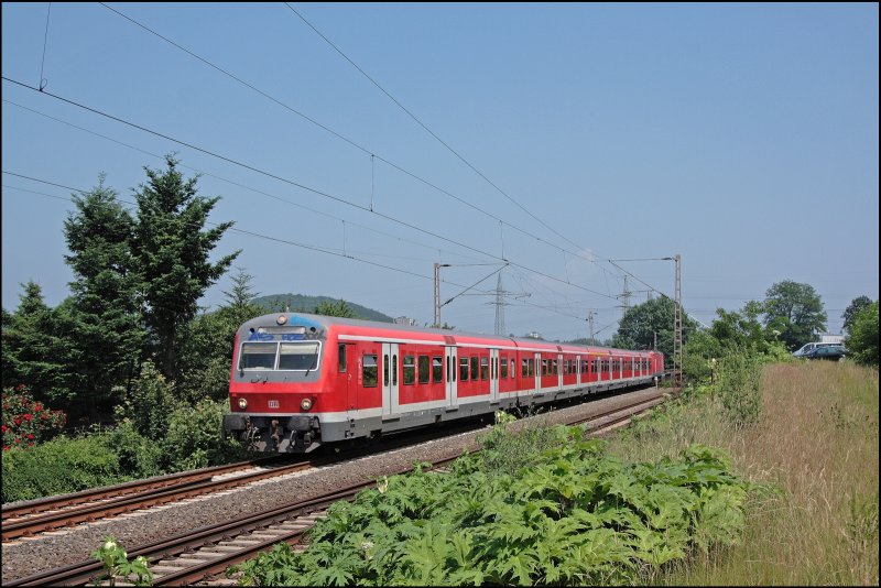 S-Bahnzug der Linie S8, (S5 Dortmund Hbf - Hagen Hbf), von Mnchengladbach Hbf nach Dortmund Hbf, ist bei Harkortsee auf dem Weg zum Zielbahnhof. (08.06.2008)