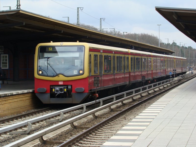 S1 von Berlin Wannsee nach Berlin Schneberg wurde gerade bereitgestellt. Aufgenommen am 29.03.2008