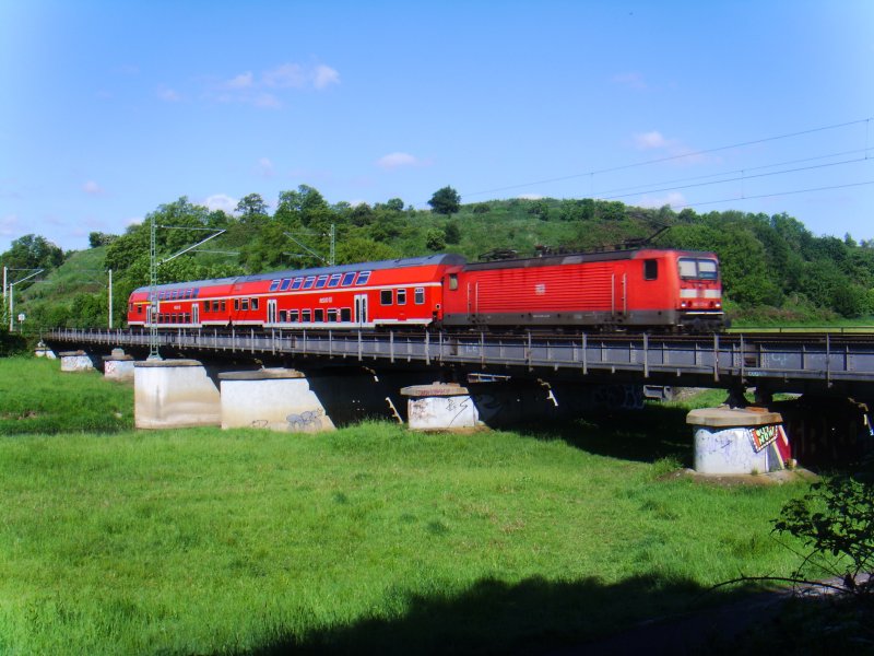 S1 in Richtung Leipzig-Hbf. unterwegs, auf der Luppebrcke nahe Leipzig-Leutzsch, 12.05.2009.