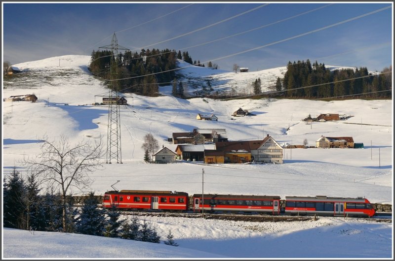 S11 2150 mit BDeh 4/4 Pendelzug nach St.Gallen zwischen Sammelplatz und Gais. (08.12.2008)