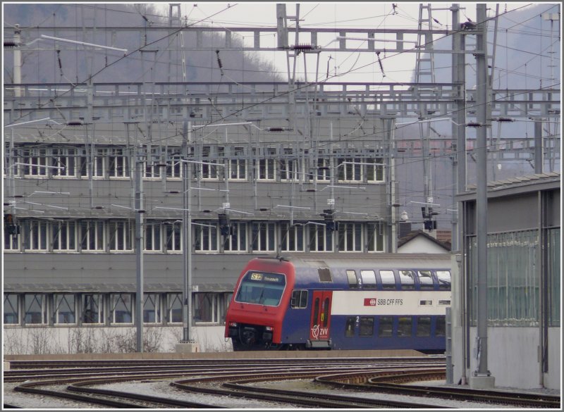 S12 nach Seuzach verlsst den Bahnhof Brugg AG. (18.03.2008)
