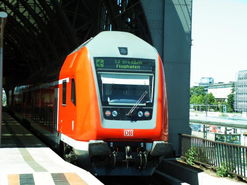 S2 nach Dresden Flughafen in Dresden Hauptbahnhof