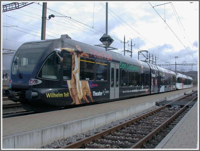 S3 Schaffhausen - St.Gallen Haggen in Etzwilen. Der Wilhelm Tell ist der RABe 526 725-7 und vorne der 710-9, beide Thurbo. (19.03.2007)