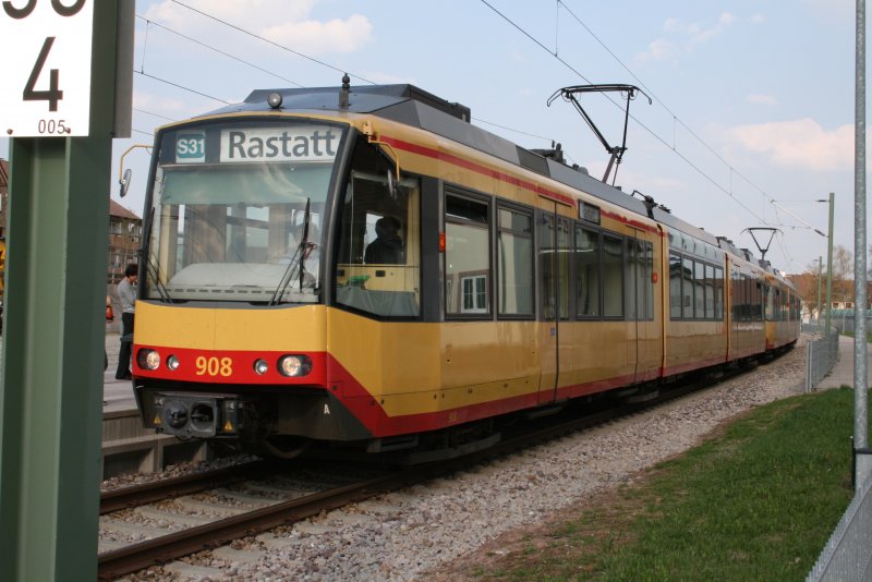 S31 auf ihren Weg nach Rastatt.Aufgenommen am 15.04.09 bei der Aussfahrt Freudenstadt-Stadtbahnhof.  