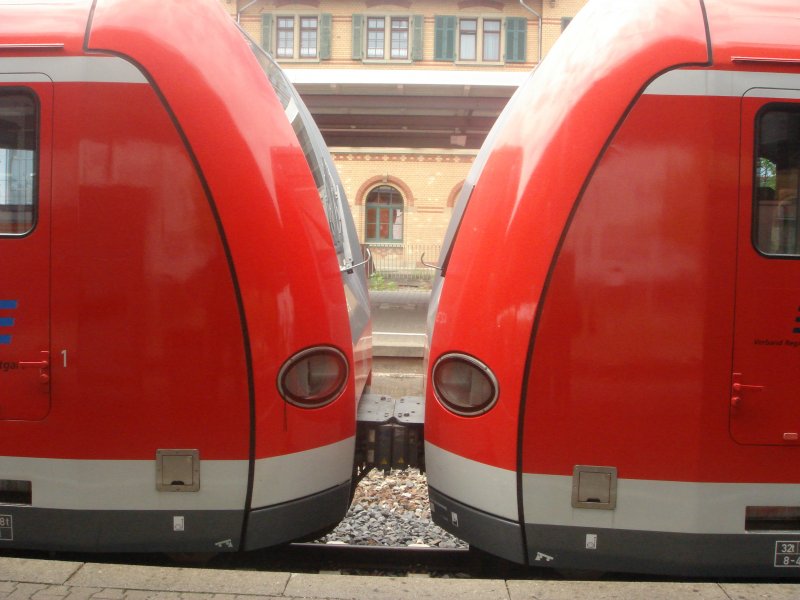 S4 nach Marbach am Neckar im Bahnhof Kornwestheim Pbf. Aufgenommen am 19.07.07