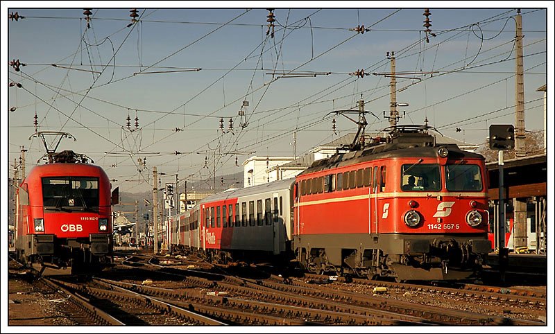 S5 von Graz nach Spielfeld-Stra am 21.1.2008 bei der Ausfahrt aus Graz Hbf. Von Bruck bis Graz hat dieser Zug die Bezeichnung S1. Bespannt war der Zug mit einer der wenigen noch existierenden Altlack 1142, nmlich 1142 567.