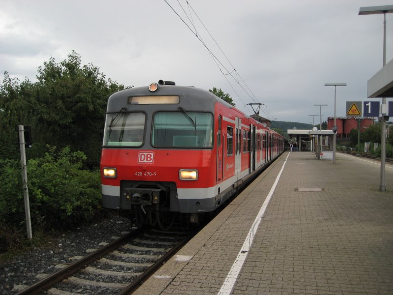 S6 nach Schwabstrasse in Weil der Stadt. Es f�hrt BR 420 470. 