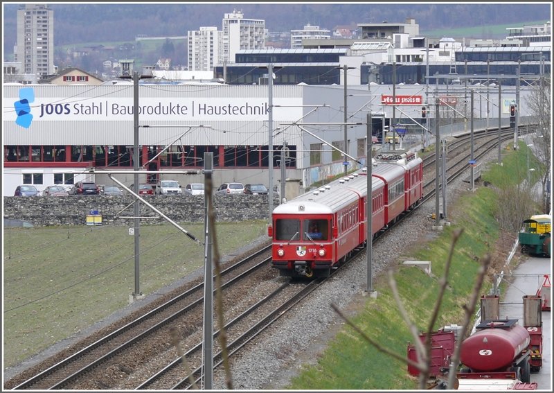 S8 mit Steuerwagen 1716 verlsst Chur West Richtung Rhzns. (31.03.2008)