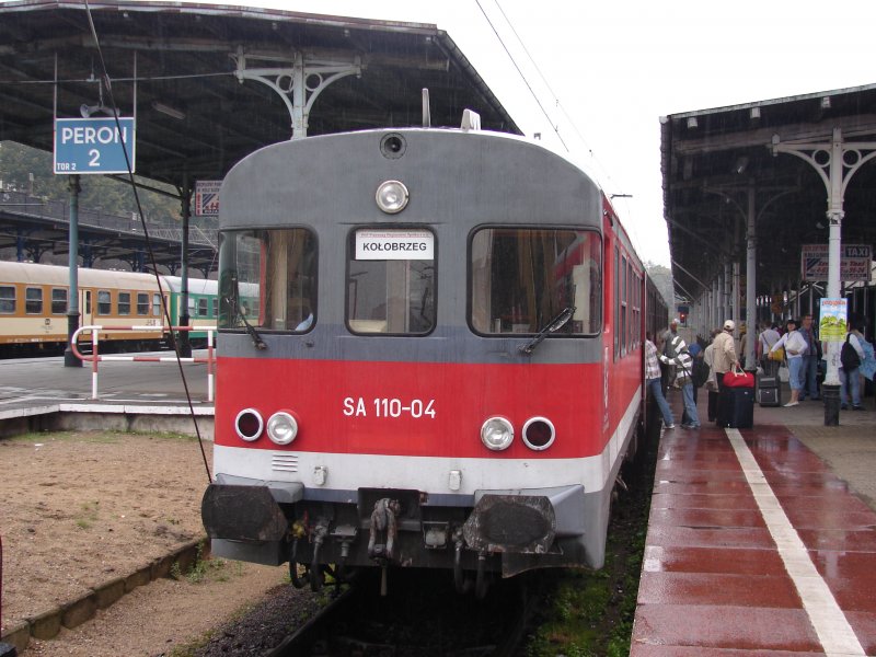 SA 110-04 im Bahnhof Szczecin Głwny. Aufgenommen am 11.08.07