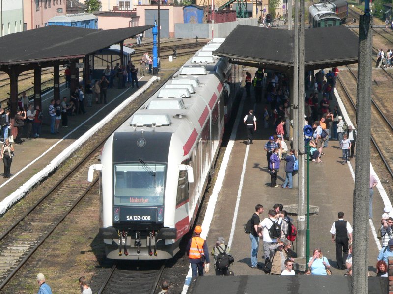 SA132-008 und 009 auf der Dampflokparade am 28.4.2007 in Wolsztyn.