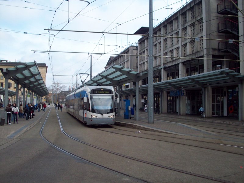 Saarbahn am Bahnhofsvorplatz Saarbrcken.(07.03.08)

