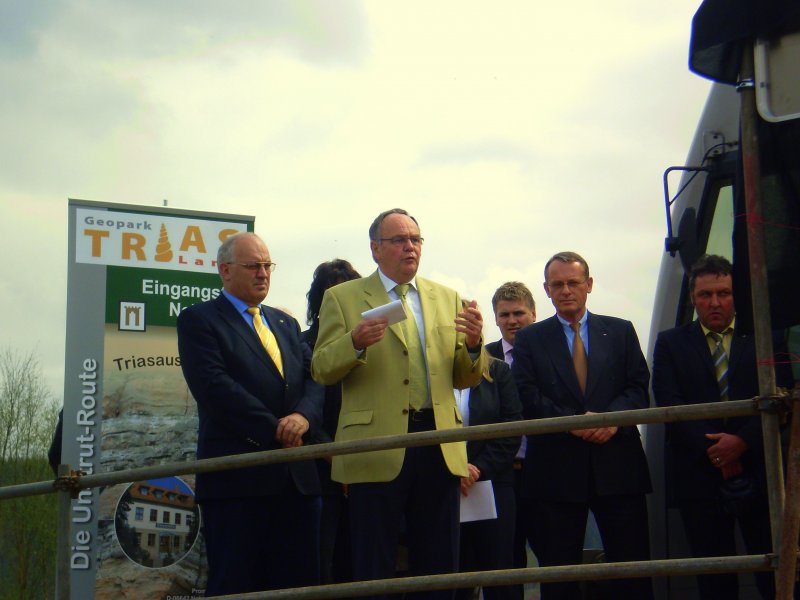 Sachsen-Anhalts Minister f�r Landesentwicklung & Verkehr, Dr. Karl-Heinz Daehre w�hrend der Er�ffnungsrede am Hp Wangen; 09.04.2009