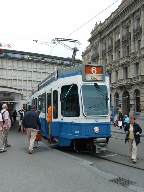 Snfte 2110 am Paradeplatz.