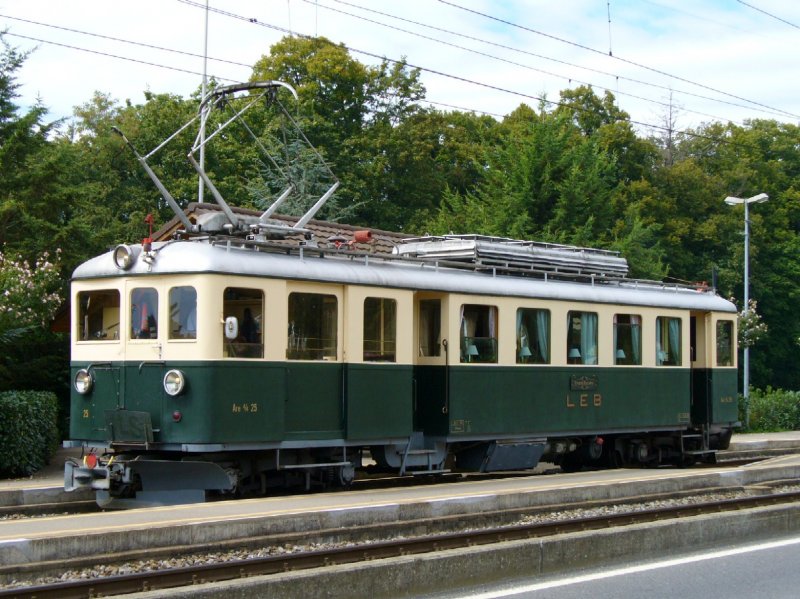 Salontriebwagen Are 4/4 25 bei der Kreuzung Cery Fleur de Lys am 03.09.2006