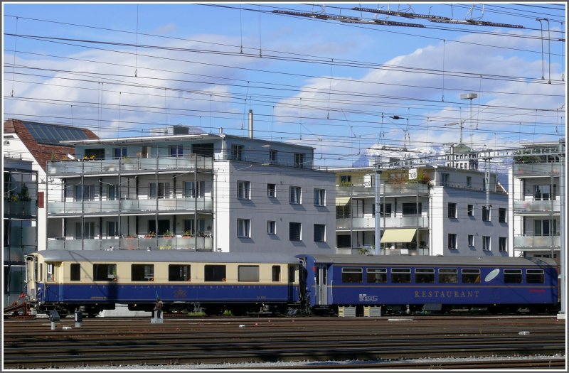 Salonwagen As 1161 und Speisewagen WR 3815 in Chur. (30.09.2007)