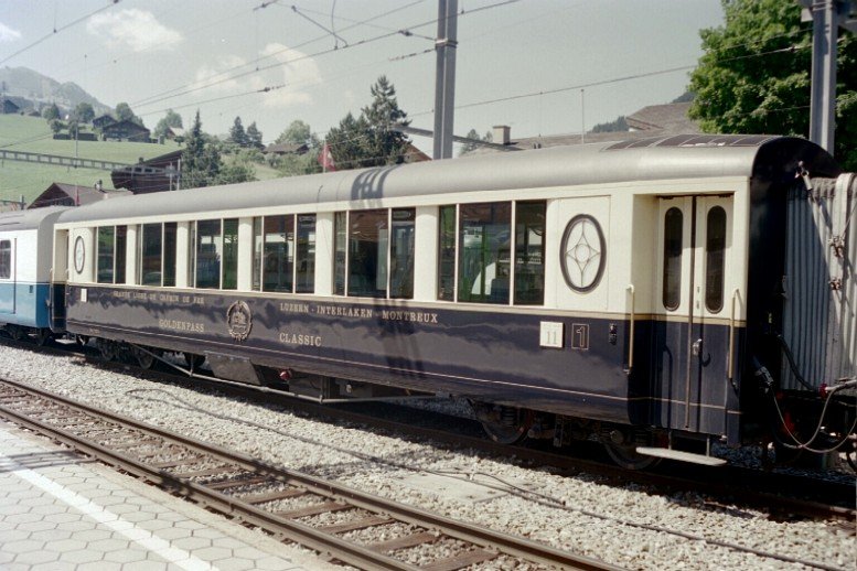 Salonwagen der MOB  As 103 im Bahnhofsareal von Zweisimmen am 01.07.2006