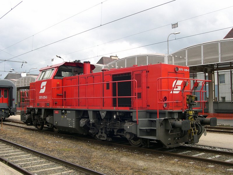 Salzkamemrgut 2009 - Ihre wohlverdiente Wochenendruhe verbringt 2070 029 am 16.05.09 in Attnang-Puchheim. Au�erdem tr�gt sie den immer seltener werdenden  �BB-Pflatsch .