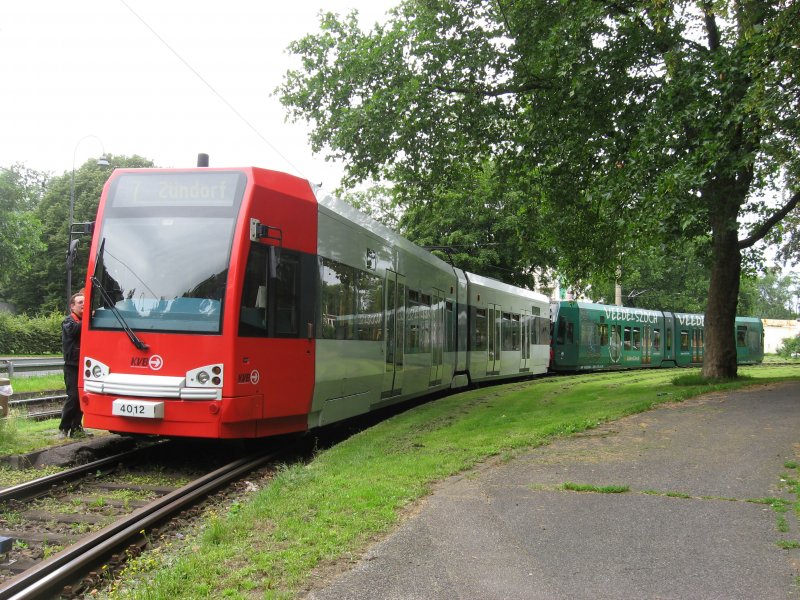 Samstags fahren einige Kurse der Linie 7 nur bis zur Haltestelle  Moltkestrae . Dann wenden sie in der Schleife am  Aachener Weiher .