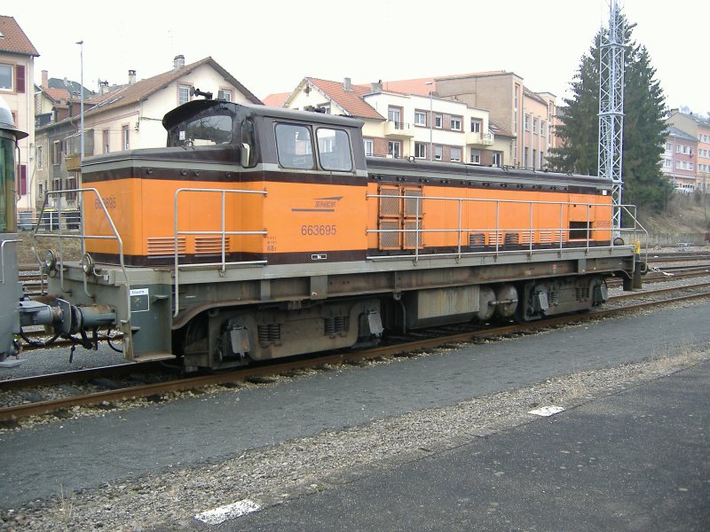 Sarreguemines 
SNCF BB 63695    -
 
Zur Loknummer 663695:
  Der Index 6 vor der 63695  zeigt an, dass die Lok zum SNCF-Bereich INF= Infrastructure= Index 6 gehrt.
21.03.2006