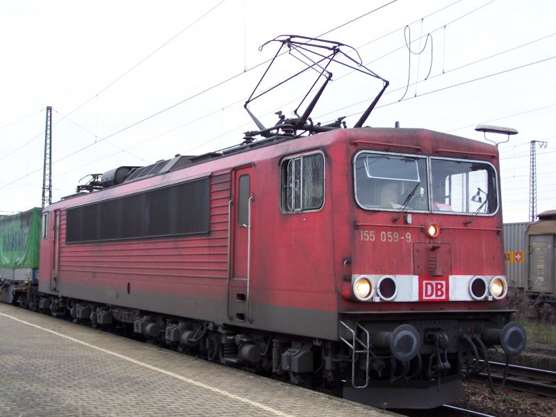 Sauber sieht anderst aus,155 059 am 16.12.06 in Mannheim Friedrichsfeld.