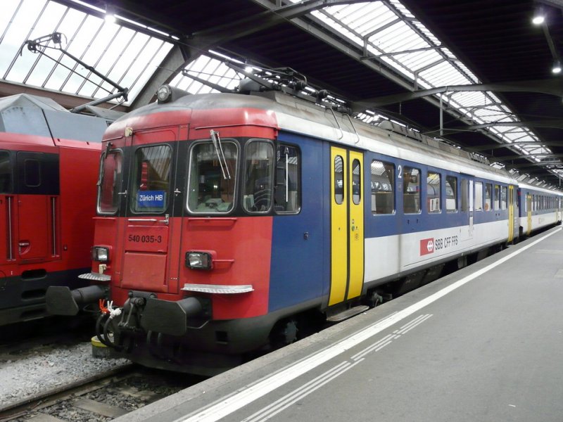 SBB / S-Bahn Zrich - Triebwagen RBe 540 035-3 im Hauptbahnhof von Zrich am 06.05.2009