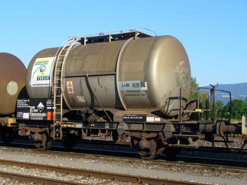 SBB  / Zisternenwaggen Zcs 23 85 736 9 493-3 Abgestellt im Bahnhof von Arch am 15.07.2007