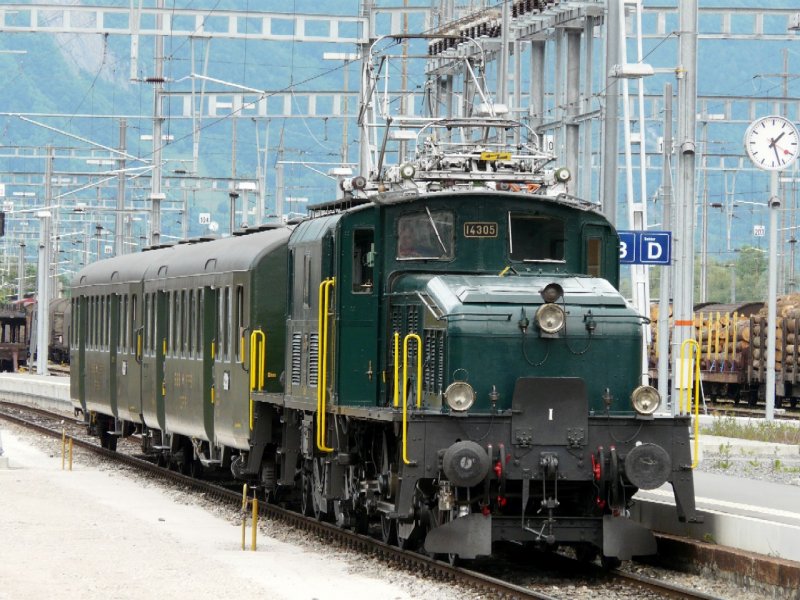 SBB - 150 Jahre Rheintallinie - Extrazug mit Ce 6/8 14305 bei der einfahrt in den Bahnhof von Buchs/SG am 25.05.2008