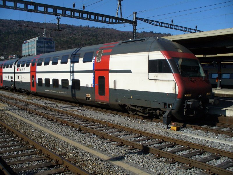 SBB -  2Kl. Doppelstock Steuerwagen Bt 50 85 26-94 909-6 im SBB Bahnhof von Biel / Bienne am 11.03.2007