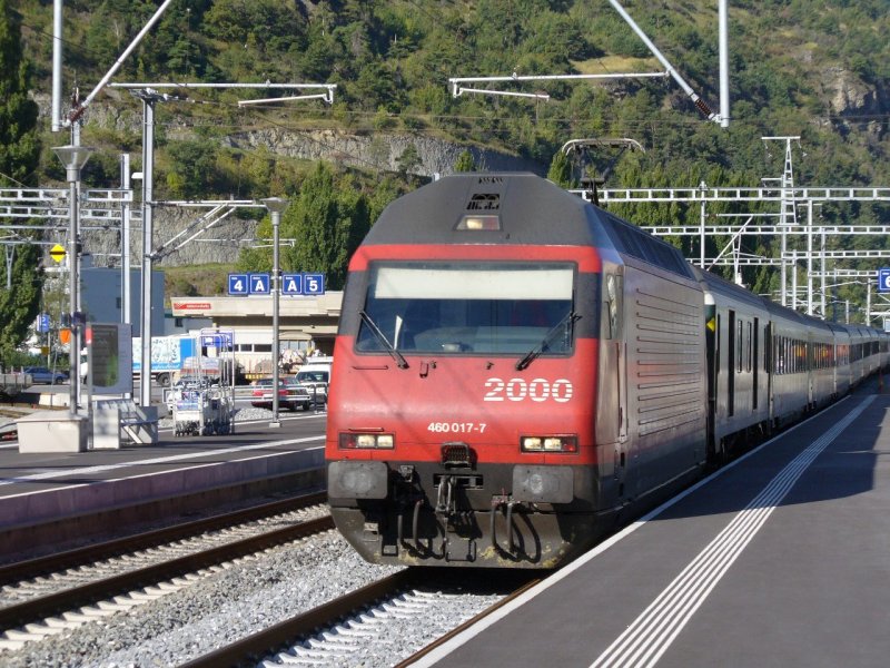 SBB - 460 017-7 bei der einfahrt in den Bahnof Visp am 20.09.2007 