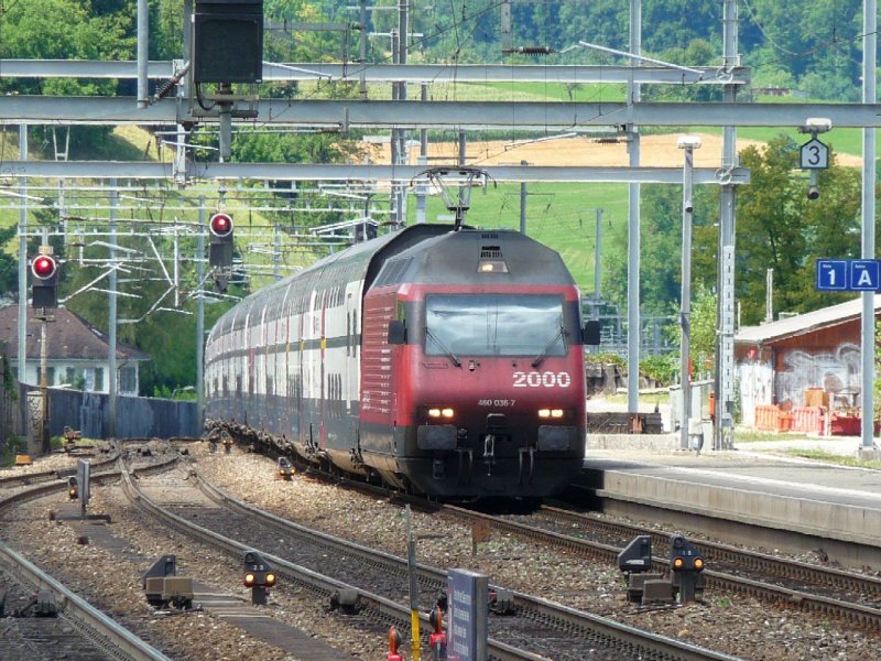 SBB - 460 036-7 unterwegs mit Schnellzug in Liestal am 03.08.2008