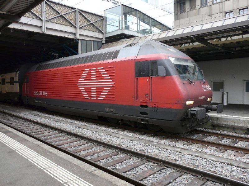 SBB - 460 059-9 im Bahnhof von Winterthur am 01.01.208