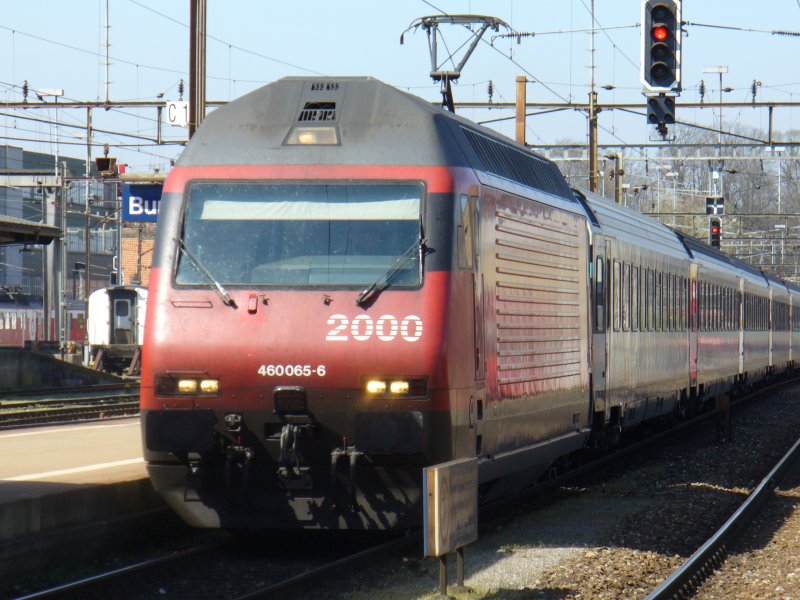 SBB 460 065-6 bei der Durchfahrt im Bahnhof von Burgdorf am 14.04.2007