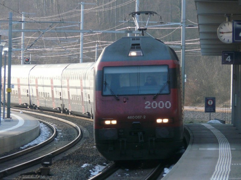 SBB - 460 067-2 mit IR unterwegs bei der durchfahrt in Roggwil-Wynau am 30.11.2008