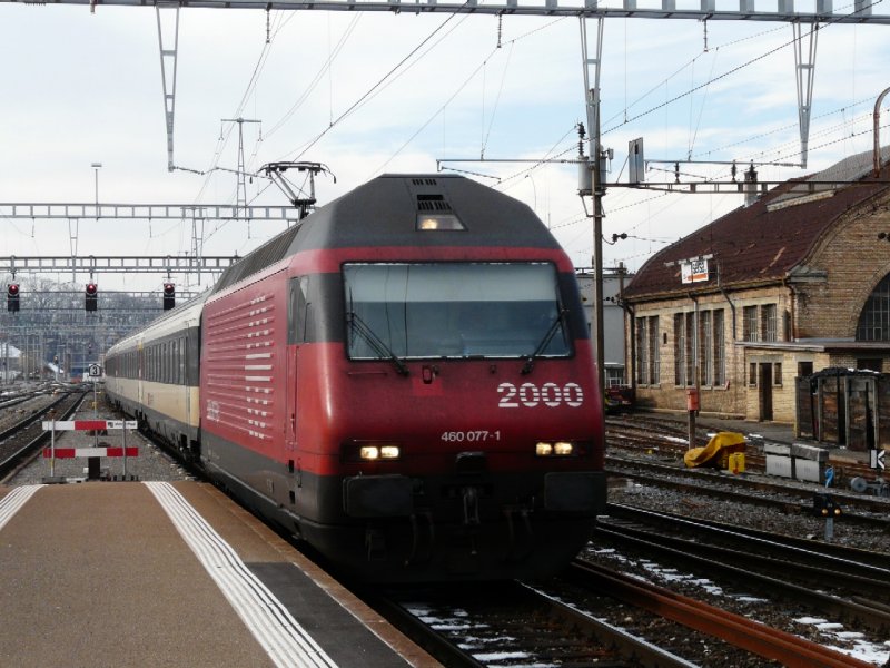 SBB - 460 067-2 mit IR unterwegs bei der einfahrt in den Bahnhof von Burgdorf am 30.11.2008