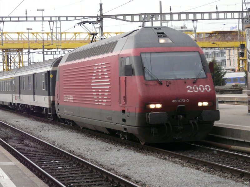 SBB - 460 073-0 bei der einfahrt in den Hauptbahnhof von Zrich am 04.01.2008