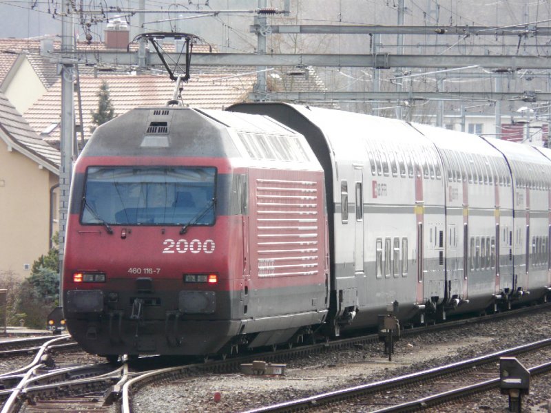 SBB - 460 116-7 im Schnellzugsdienst zwischen Biel und Bern bei der Ausfahrt aus Lyss am 02.03.2008