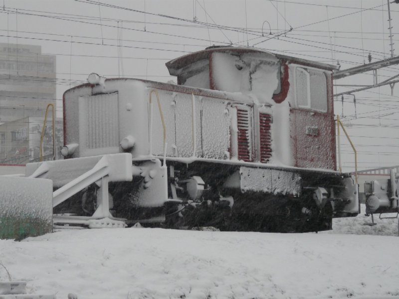 SBB - Abgestellter Baudienst  Tm 2/2 9660  im Schneetreiben in Biel / Bienne am 21.03.2008 Morgens um 09.00 Uhr