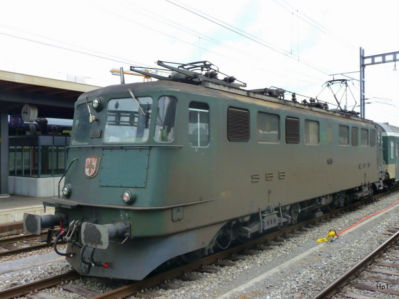 SBB - Ae 6/6  11435 im Bahnhof von Biel mit Messzug am 23.06.2009
