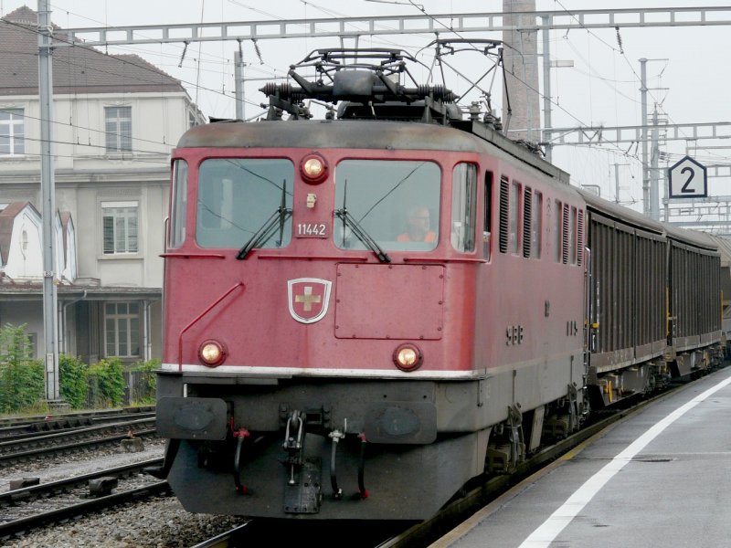 SBB - Ae 6/6 11442 unterwegs mit Gterzug in Zofingen am 19.09.2008