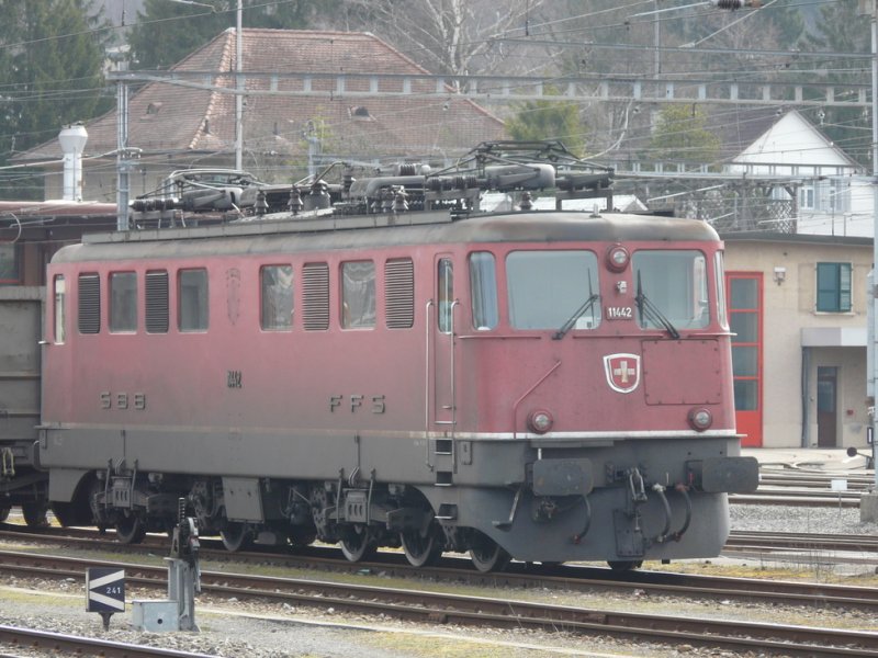 SBB - Ae 6/6  11442 abgestellt im Bahnhofsareal von Solothurn am 15.03.2009