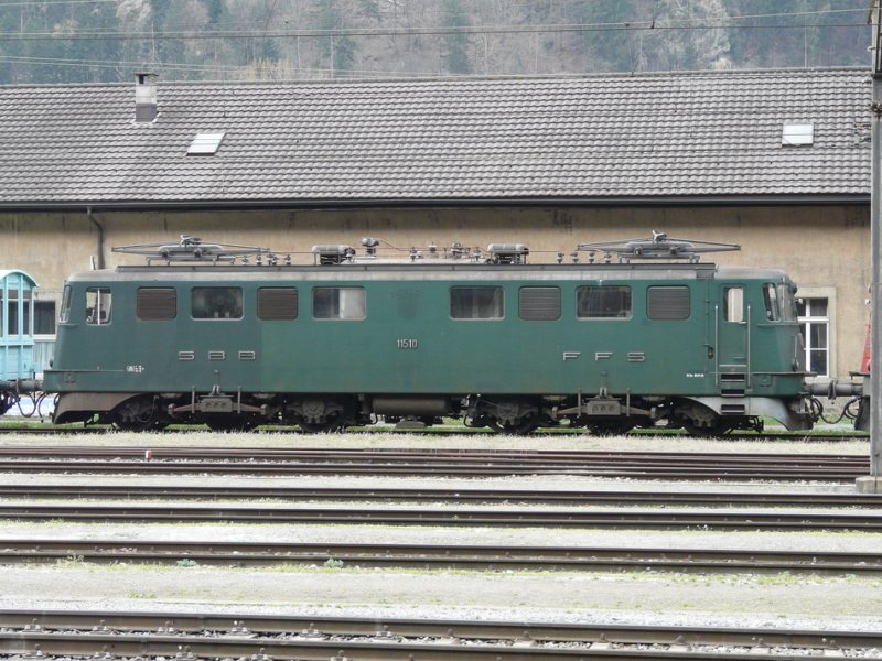 SBB - Ae 6/6  11510 abgestellt in Erstfeld am 08.04.2009