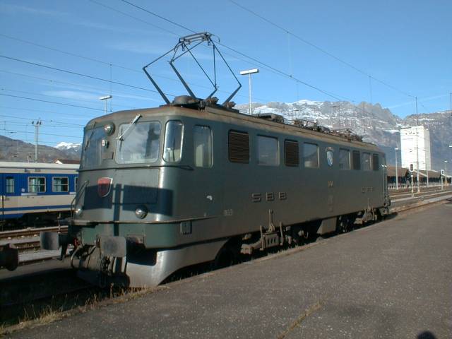 SBB Ae6/6 am 30.11.00 in Buchs/SG (alte Farbgebung)