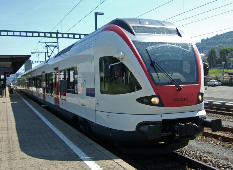 SBB: Am 20.5.09 im Einsatz auf der S1 Luzern-Baar, war der RABe 523 003, hier in Ebikon.