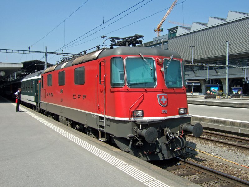 SBB: Am 23.5.09 hatte die Re 4/4  11159 die Aufgabe, den IR Basel-Locarno ber die Gotthardrampen zu ziehen.