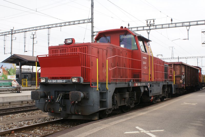 SBB AM 841009 - 4 mit Bauzug im Bahnof Rapperswil. (10.03.2008)
Erbauer: GEC/Alstom/MTU/SLM 1996 - 1997 7 1435mm / 920kw / 72t / 
80kmh