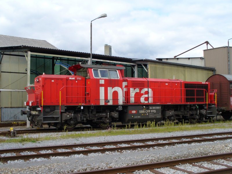 SBB - Am 843 008-4 der SBB infra   Abgestellt im SBB Gterbahnhof von  Biel / Bienne am 01.09.2007