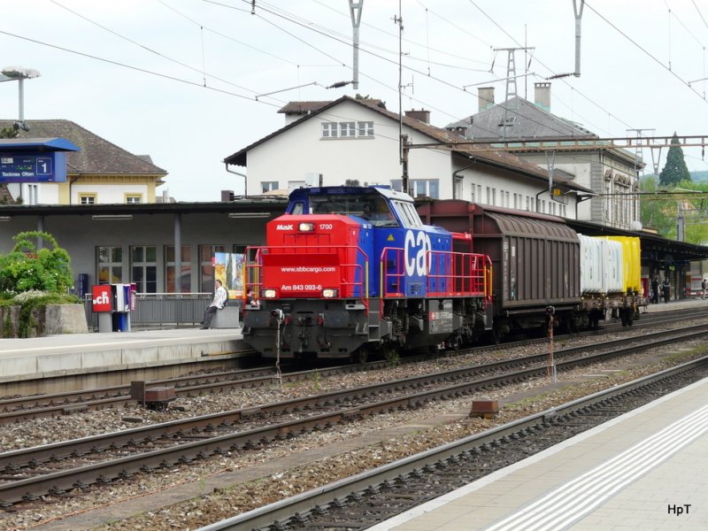 SBB - Am 843 093-6 mit Gterzug unterwegs im Bahnhof Liestal am 11.05.2009