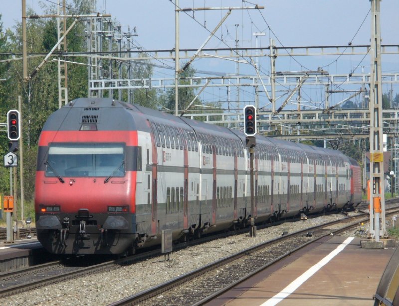 SBB - Ausfahrender Schnellzug im Bahnhof von Herzogenbuchsee am 07.09.2007